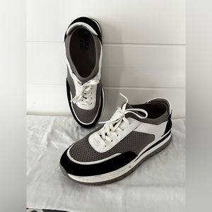 Size W11 NATURALIZER sneakers